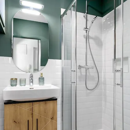 Design-apartment In Mit Balkon Λιντς