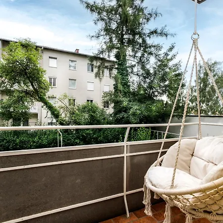 Design-apartment In Mit Balkon Λιντς